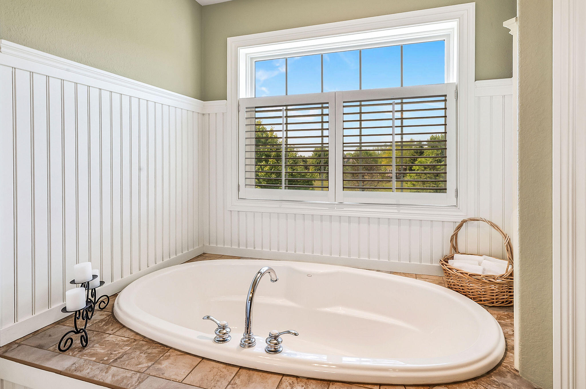1260 4 Winds Way Hartland, WI 53029 - Photo 48 of 79 Soaking Tub