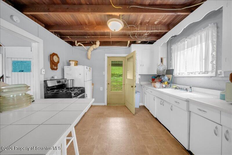 199 Southpoint Road Montrose, PA 18801 - Photo 6 of 28 Kitchen