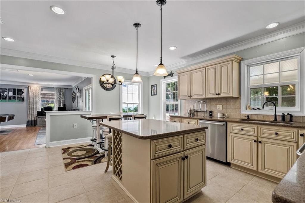 5003 Rambling Road Greensboro, NC 27409 - Photo 14 of 49