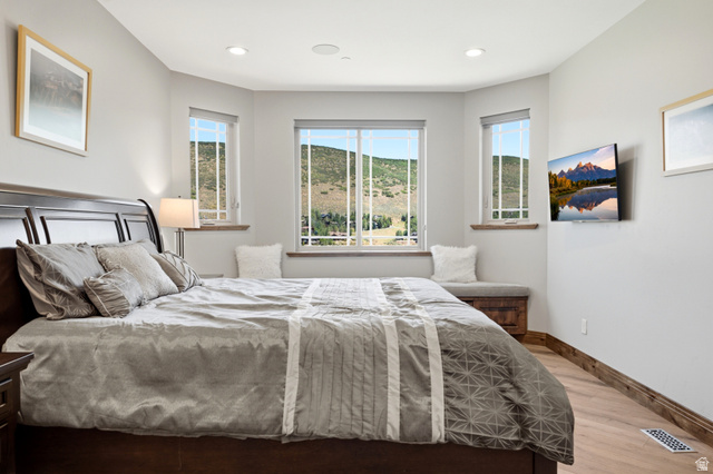 3148 Lower Saddleback Road Park City, UT 84098 - Photo 35 of 67 Bay window featuring three large windows showcasing mountain scenery