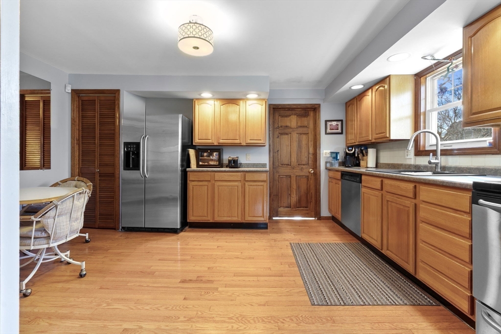 7 Lothrop Street Beverly, MA 01915 - Photo 5 of 41