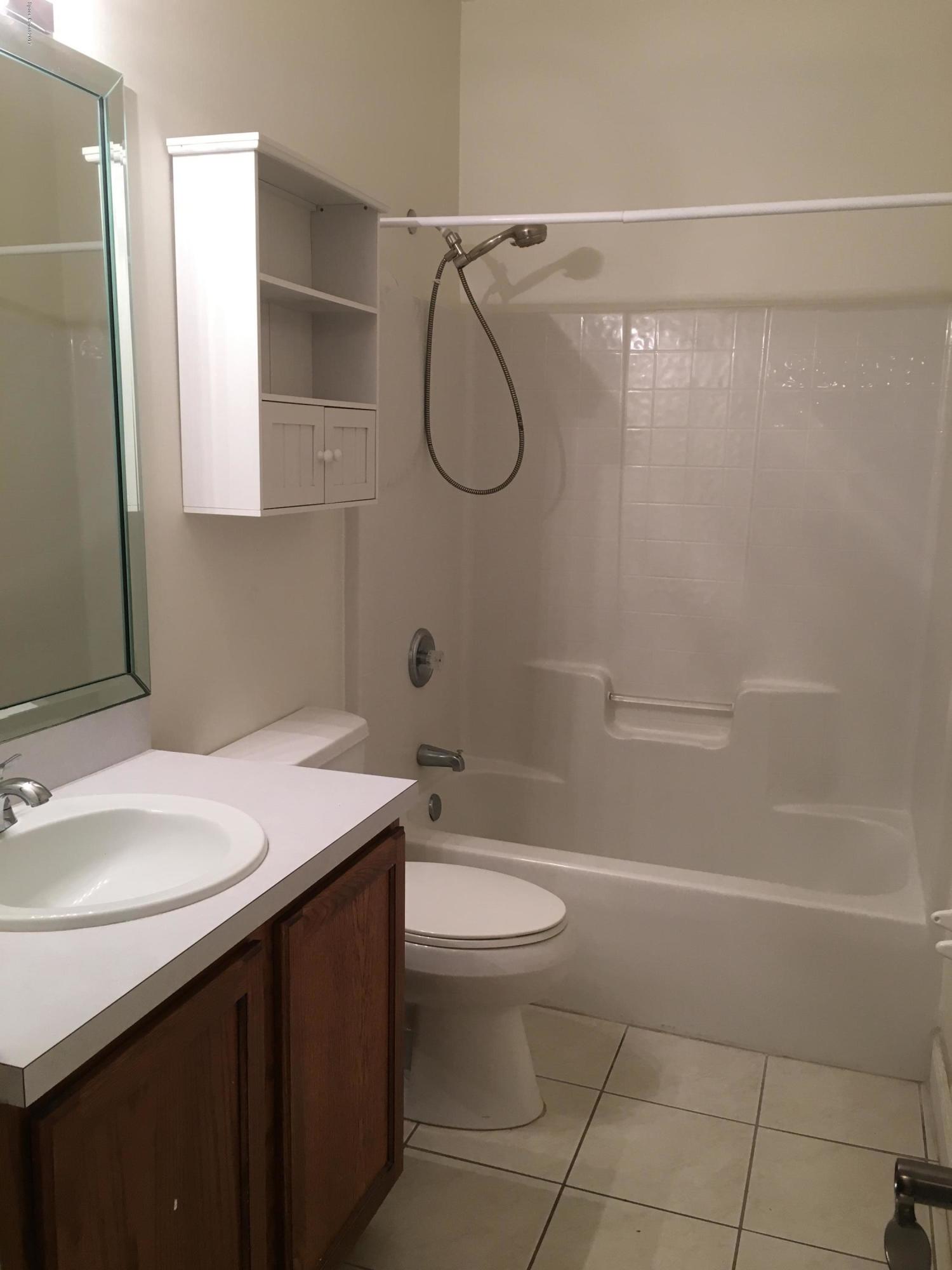 4010 Caparosa Circle Melbourne, FL 32940 - Photo 6 of 9 Guest Bath