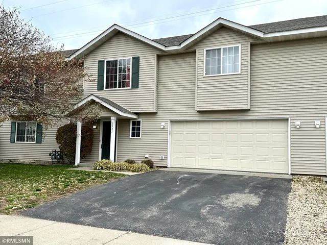 $1,995 | 2027 Brittany Court, Shakopee, MN 55379