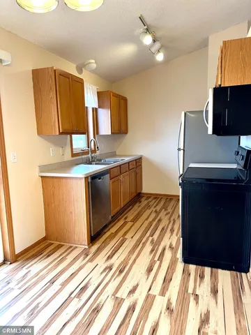 $1,995 | 2027 Brittany Court, Shakopee, MN 55379