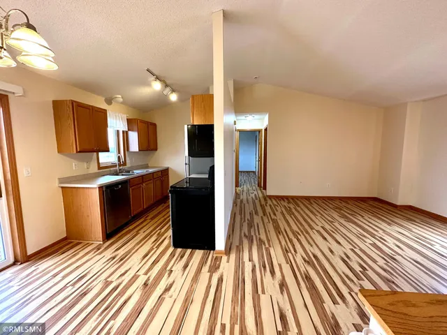 $1,995 | 2027 Brittany Court, Shakopee, MN 55379