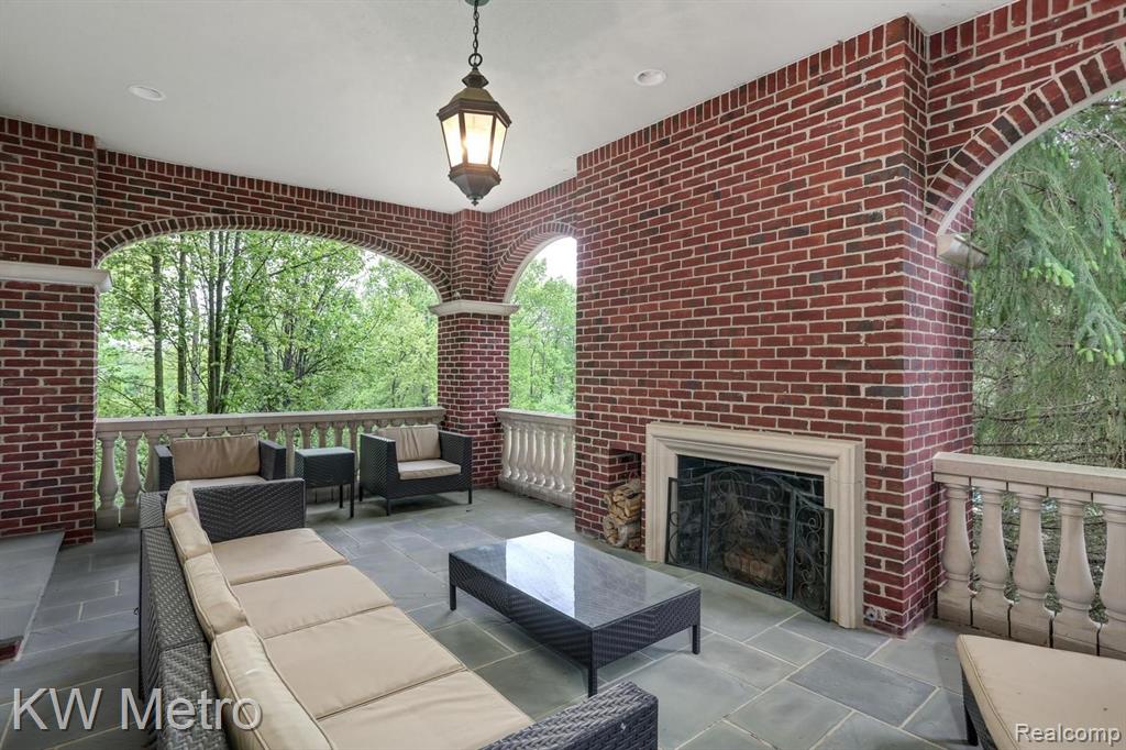 4640 Wind Ridge Court Rochester, MI 48306 - Photo 9 of 59