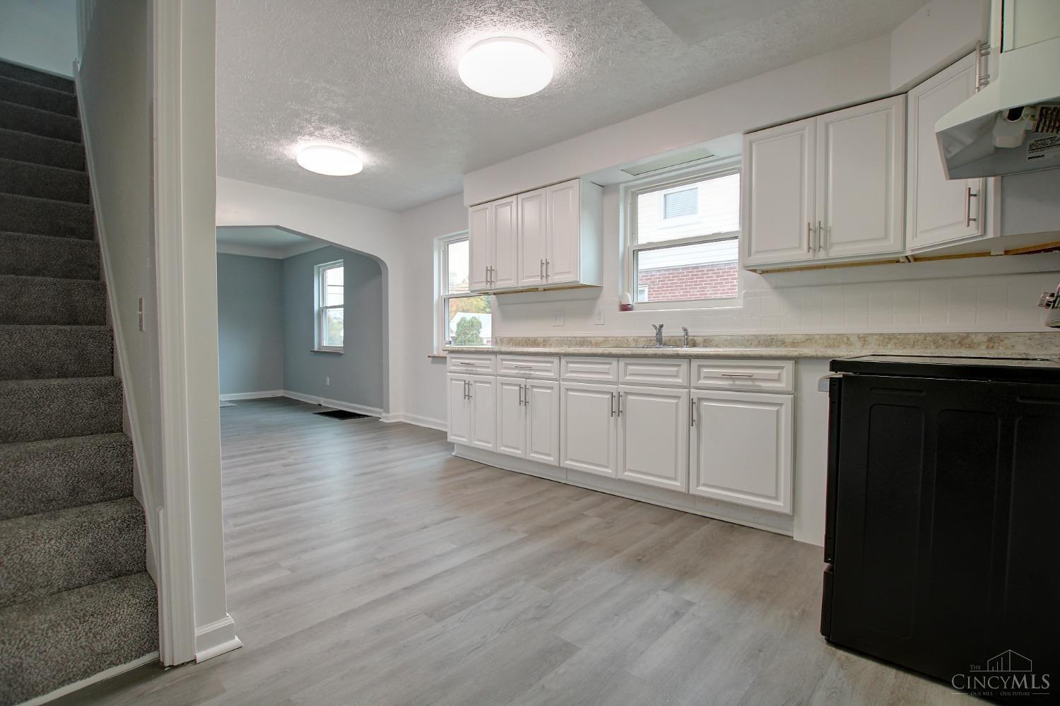 7850 Daly Road Cincinnati, OH 45224 - Photo 5 of 12