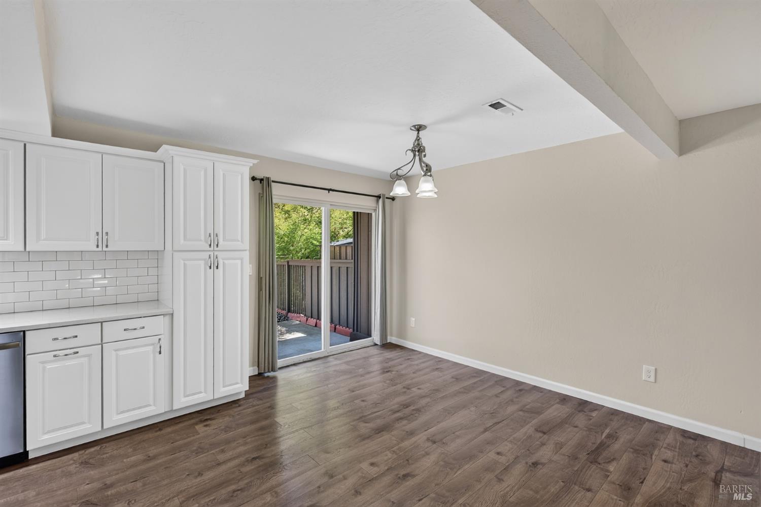 218 Los Alamos Road Santa Rosa, CA 95409 - Photo 5 of 48