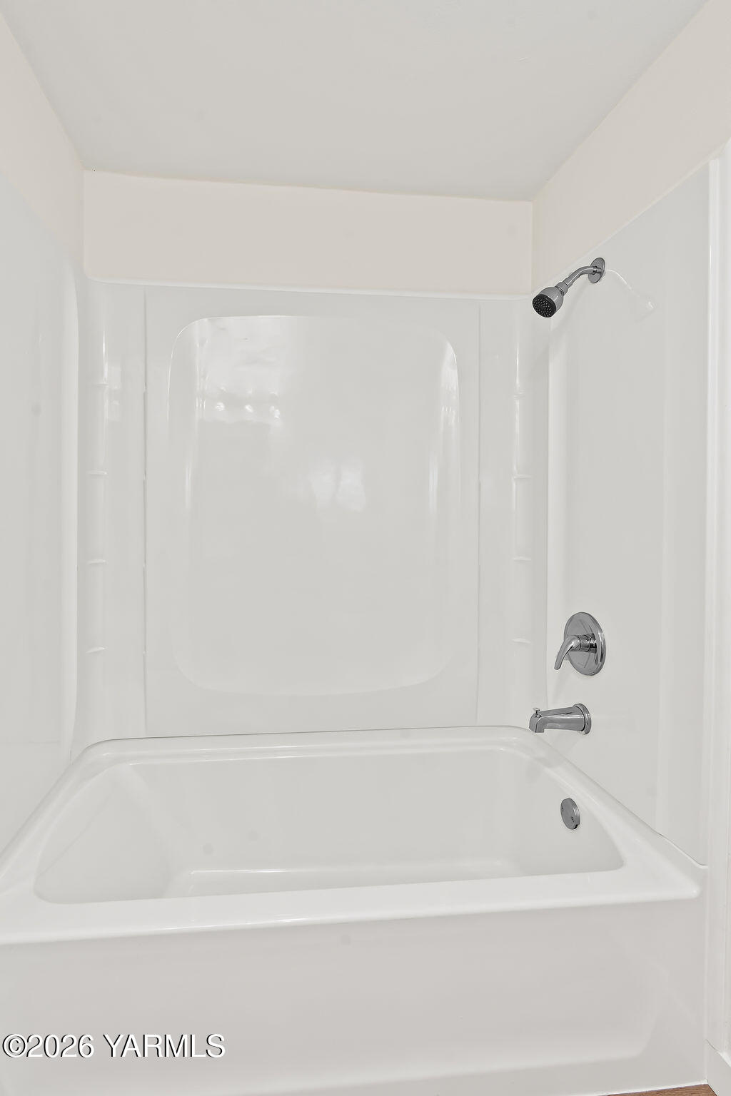 3701 Gun Club Road, Unit 45 Yakima, WA 98901 - Photo 16 of 20 a bathroom with a bathtub