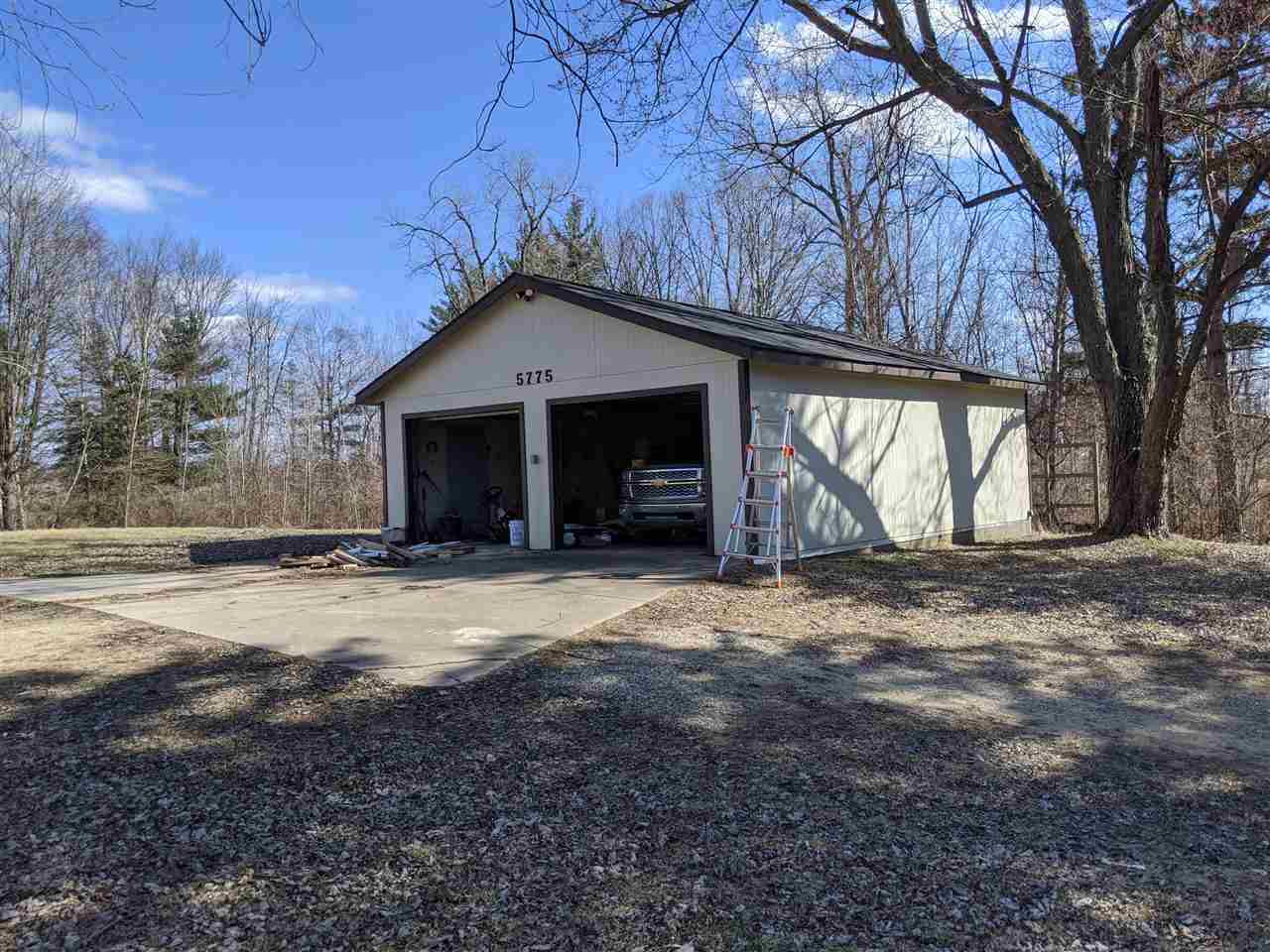 5775 Hemingway Lake Road Otter Lake, MI 48464 - Photo 3 of 45 50008866-2.JPG
