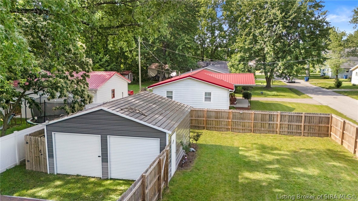 428 West Cross Street Austin, IN 47102 - Photo 4 of 21