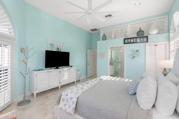 $5,990,000 | 152 Indies Drive South, Duck Key, FL 33050