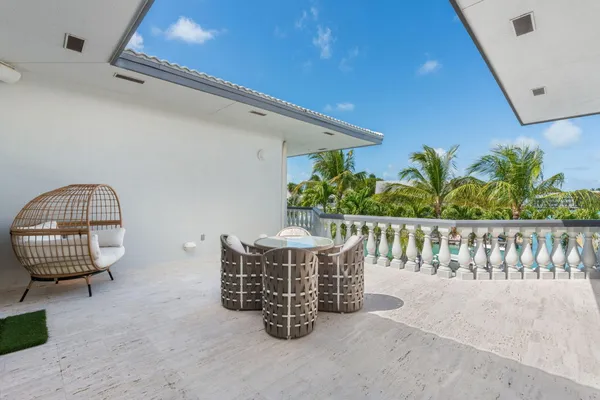 $5,990,000 | 152 Indies Drive South, Duck Key, FL 33050