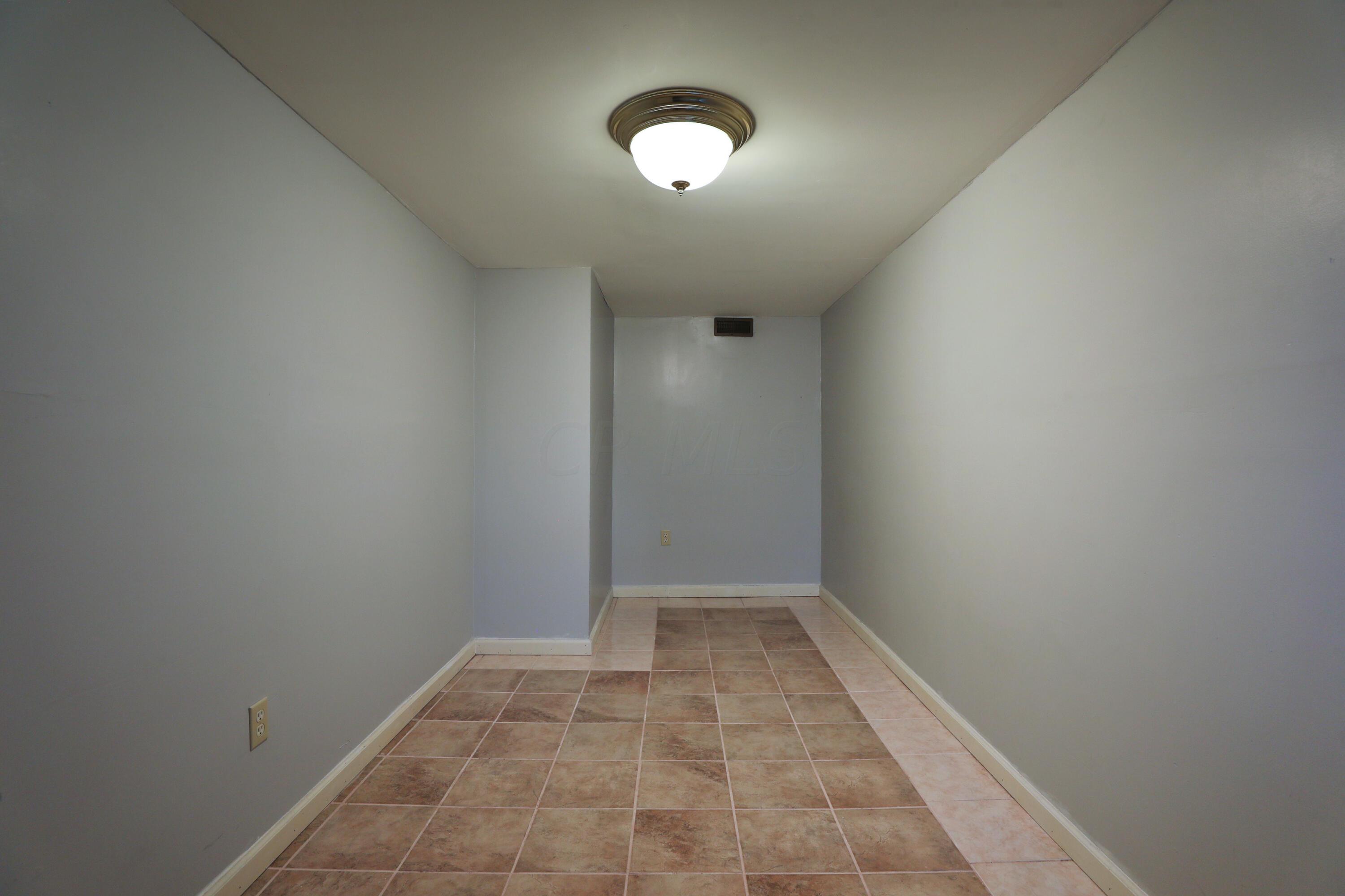 5720 Beechcroft Road, Unit D Columbus, OH 43229 - Photo 27 of 33 5720-Beechcroft-UnitD-33