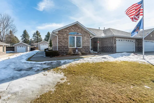 $365,000 | 1952 Oakwood View, Fergus Falls, MN 56537