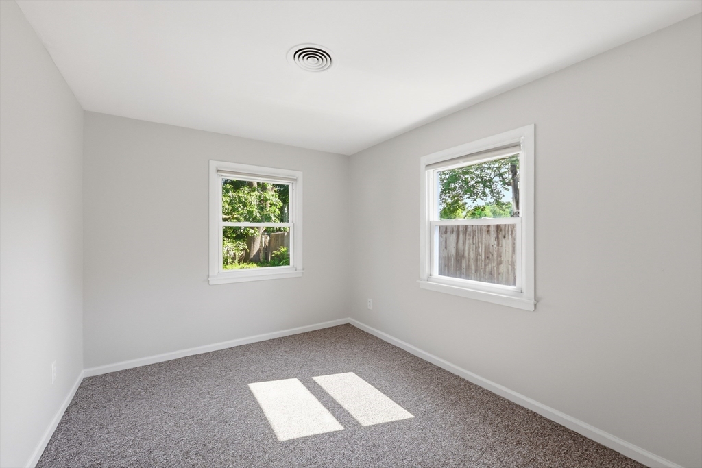 60 Keddy Street Springfield, MA 01109 - Photo 8 of 24