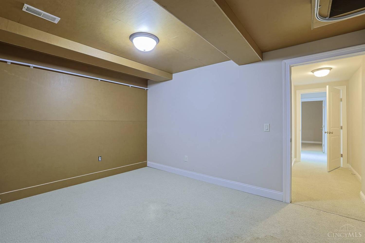 8731 Kenwood Road Cincinnati, OH 45242 - Photo 46 of 73