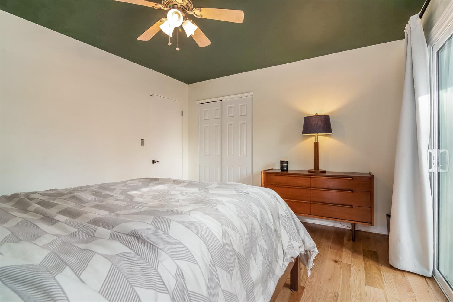 1301 Red Oak Road Ann Arbor, MI 48103 - Photo 20 of 40 Master bedroom