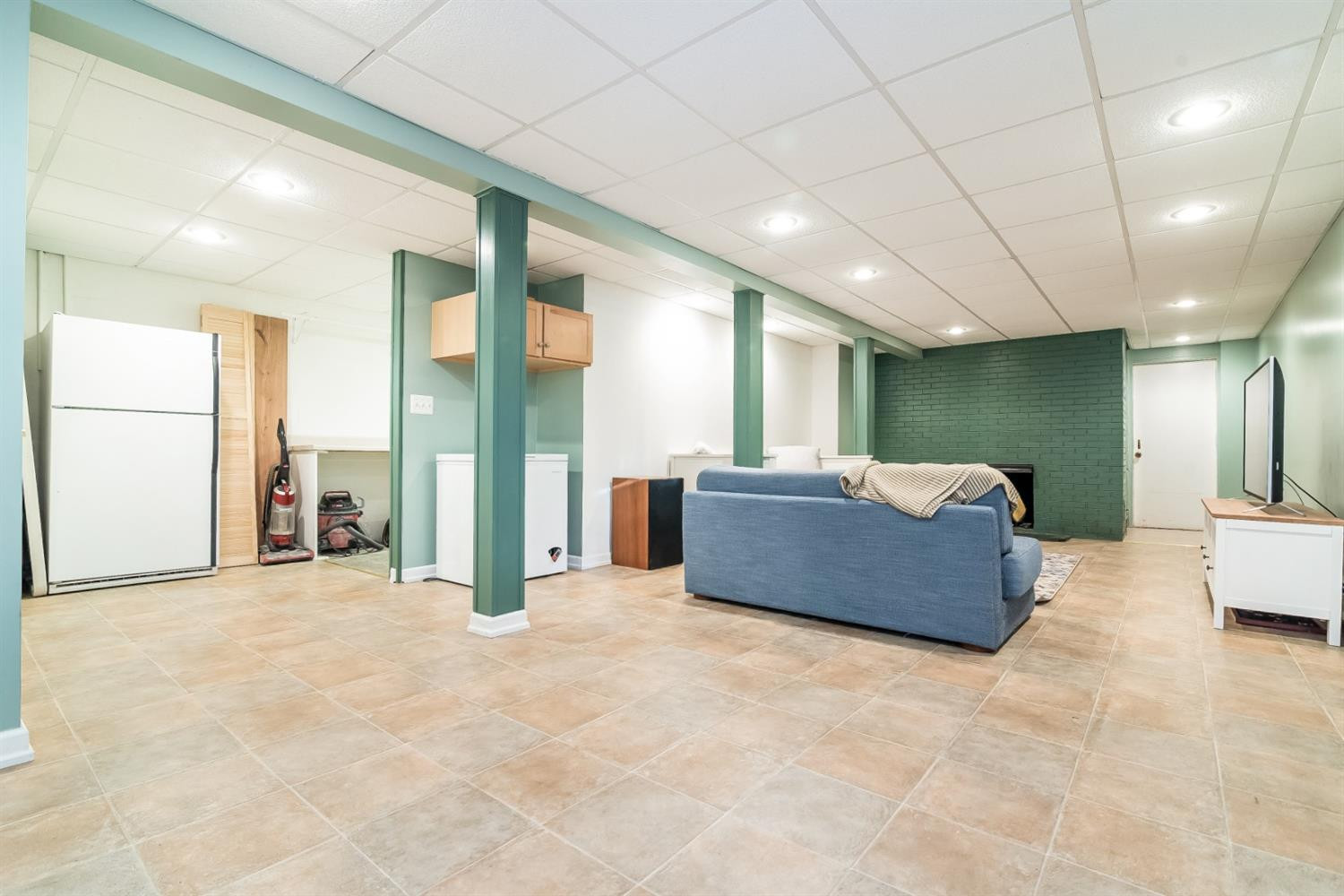 1301 Red Oak Road Ann Arbor, MI 48103 - Photo 27 of 40 Basement living space.