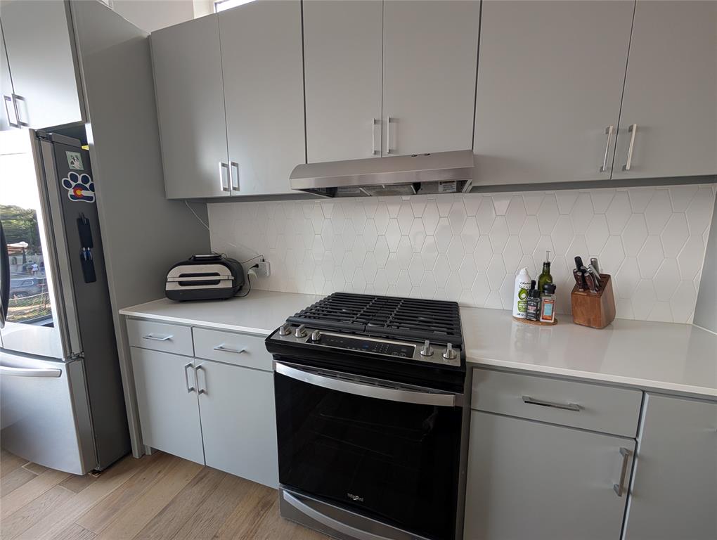 236 Melba Street, Unit 101 Dallas, TX 75208 - Photo 11 of 35 half bath on living level