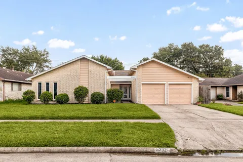 $335,000 | 9232 Vickijohn Drive, Houston, TX 77031