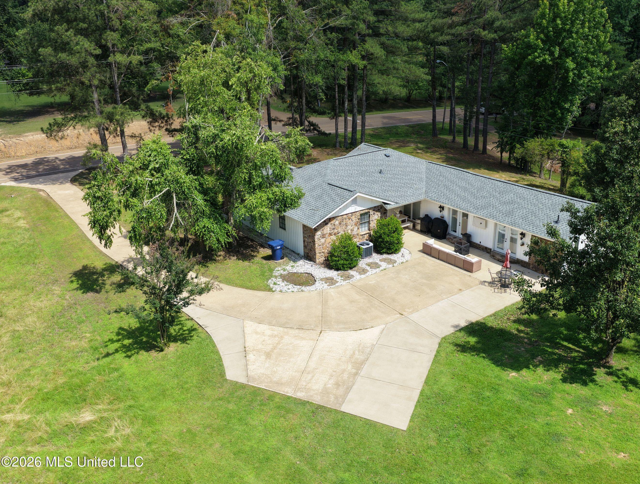415 Woodland Road Batesville, MS 38606 - Photo 13 of 120 2rlawk1.8
