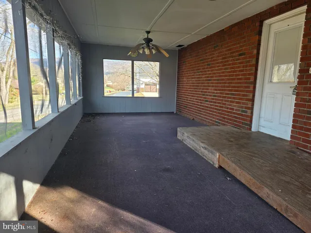 a view of livingroom with workspace