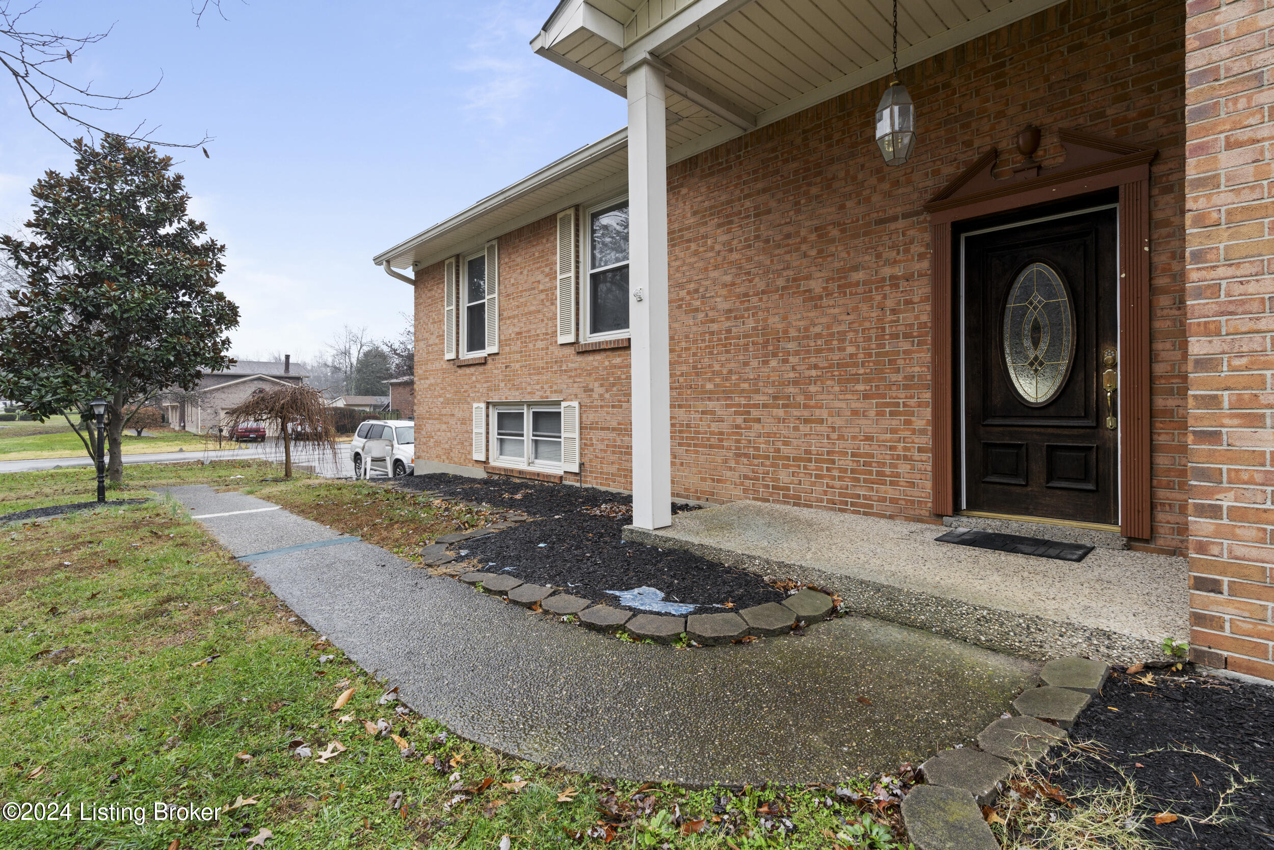 6514 Manslick Road Louisville, KY 40214 - Photo 2 of 35 dsc09643
