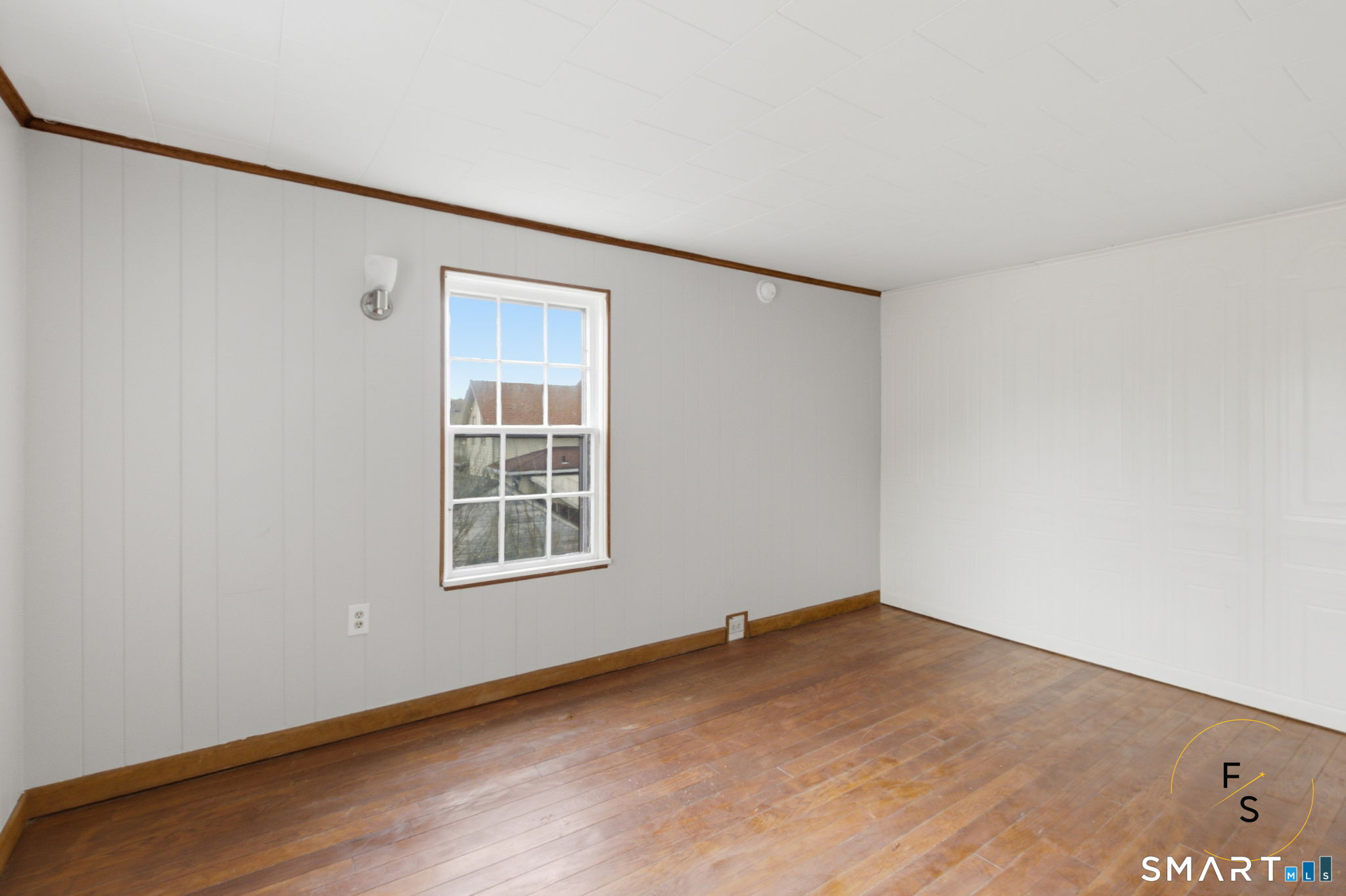 119 Williams Street Norwich, CT 06360 - Photo 25 of 40 an empty room with a window