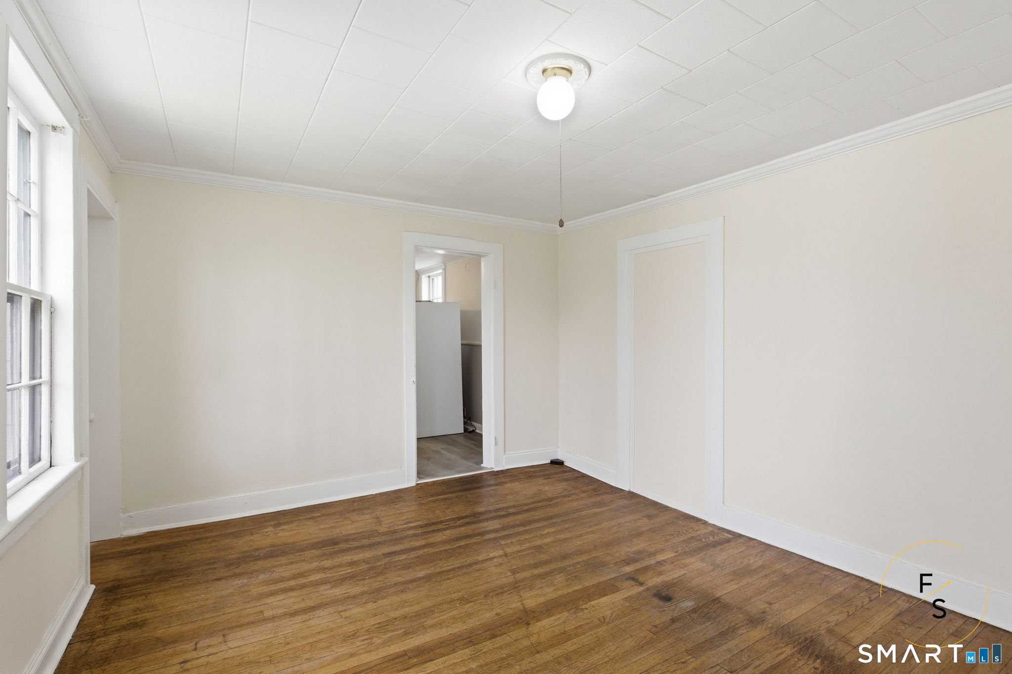 119 Williams Street Norwich, CT 06360 - Photo 10 of 40 an empty room with wooden floor and windows