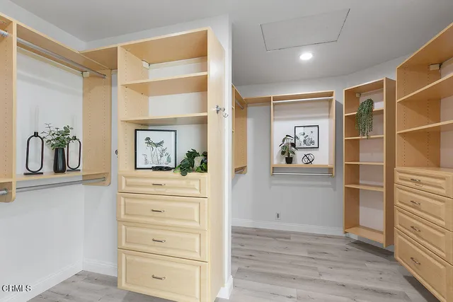 a view of a outdoor space in front of a house