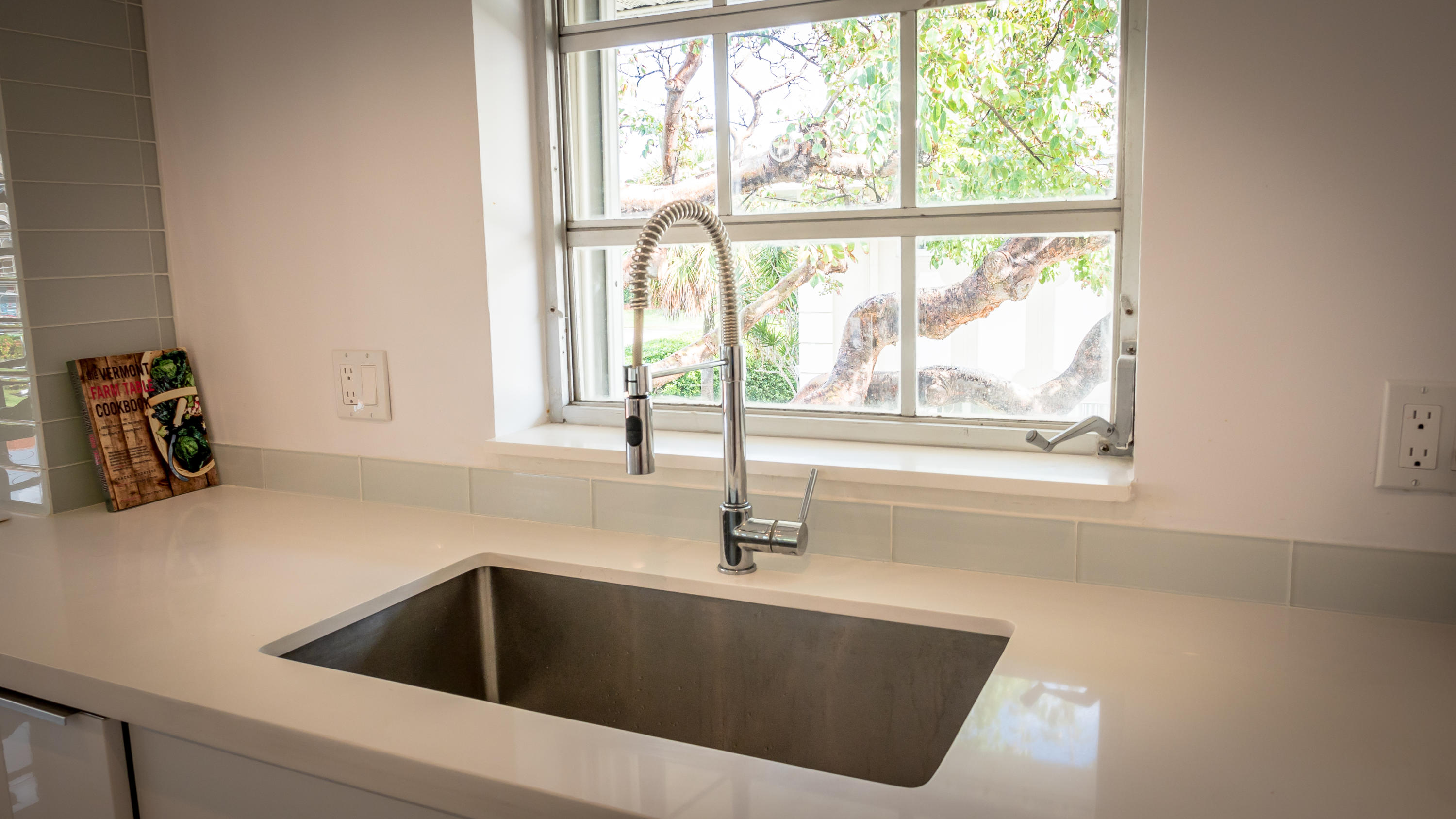 1299 South Ocean Boulevard, Unit S2 Boca Raton, FL 33432 - Photo 6 of 26 Quartz Countertops