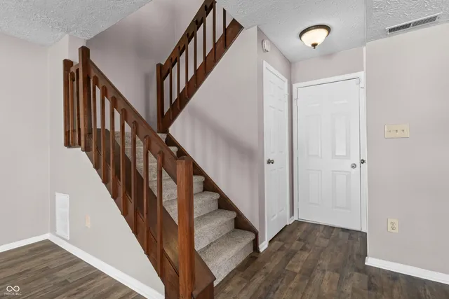 $195,900 | 2449 Chaseway Court, Indianapolis, IN 46268