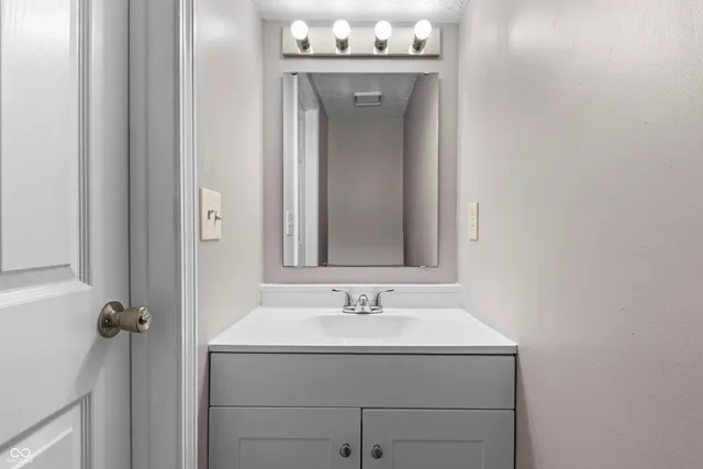 $195,900 | 2449 Chaseway Court, Indianapolis, IN 46268