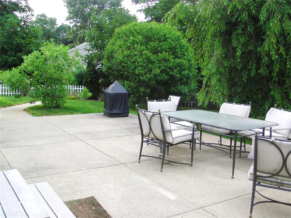 65 Davidson Road Framingham, MA 01701 - Photo 3 of 9