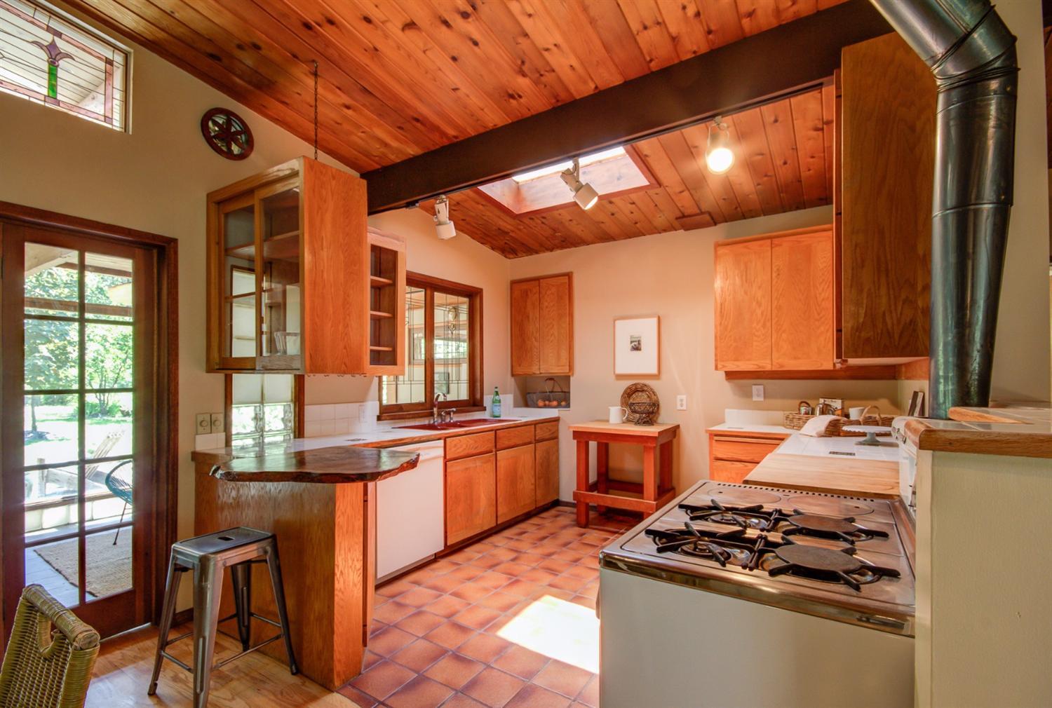 7555 Rapp Lane Talent, OR 97540 - Photo 9 of 35 Additional Photo