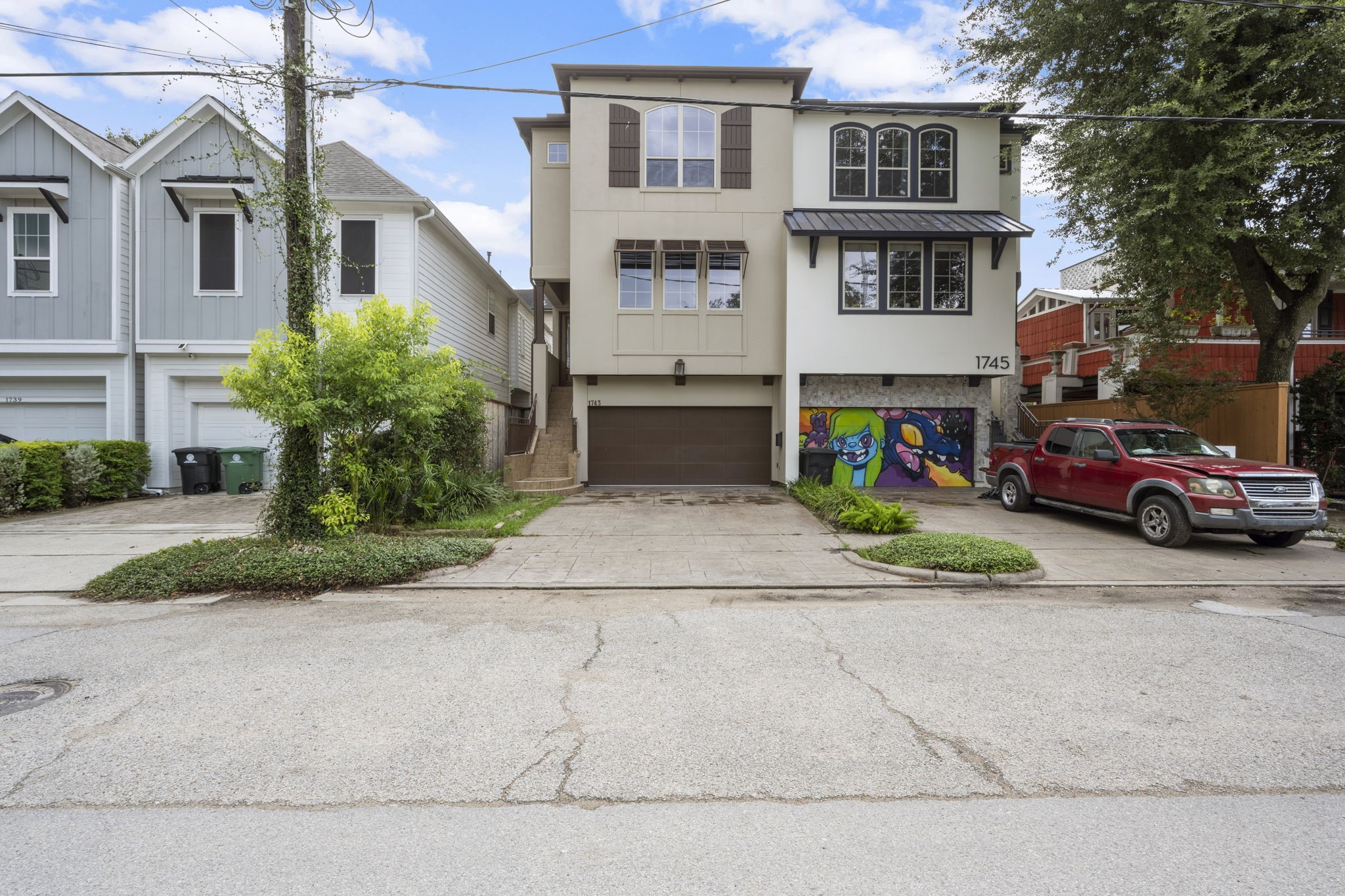 1743 Indiana Street Houston, TX 77006 - Photo 2 of 39