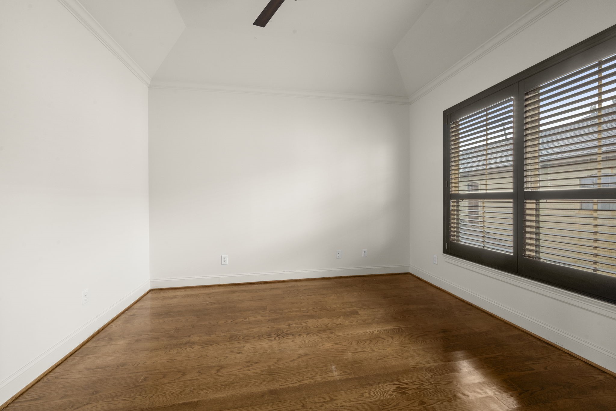 1743 Indiana Street Houston, TX 77006 - Photo 38 of 39