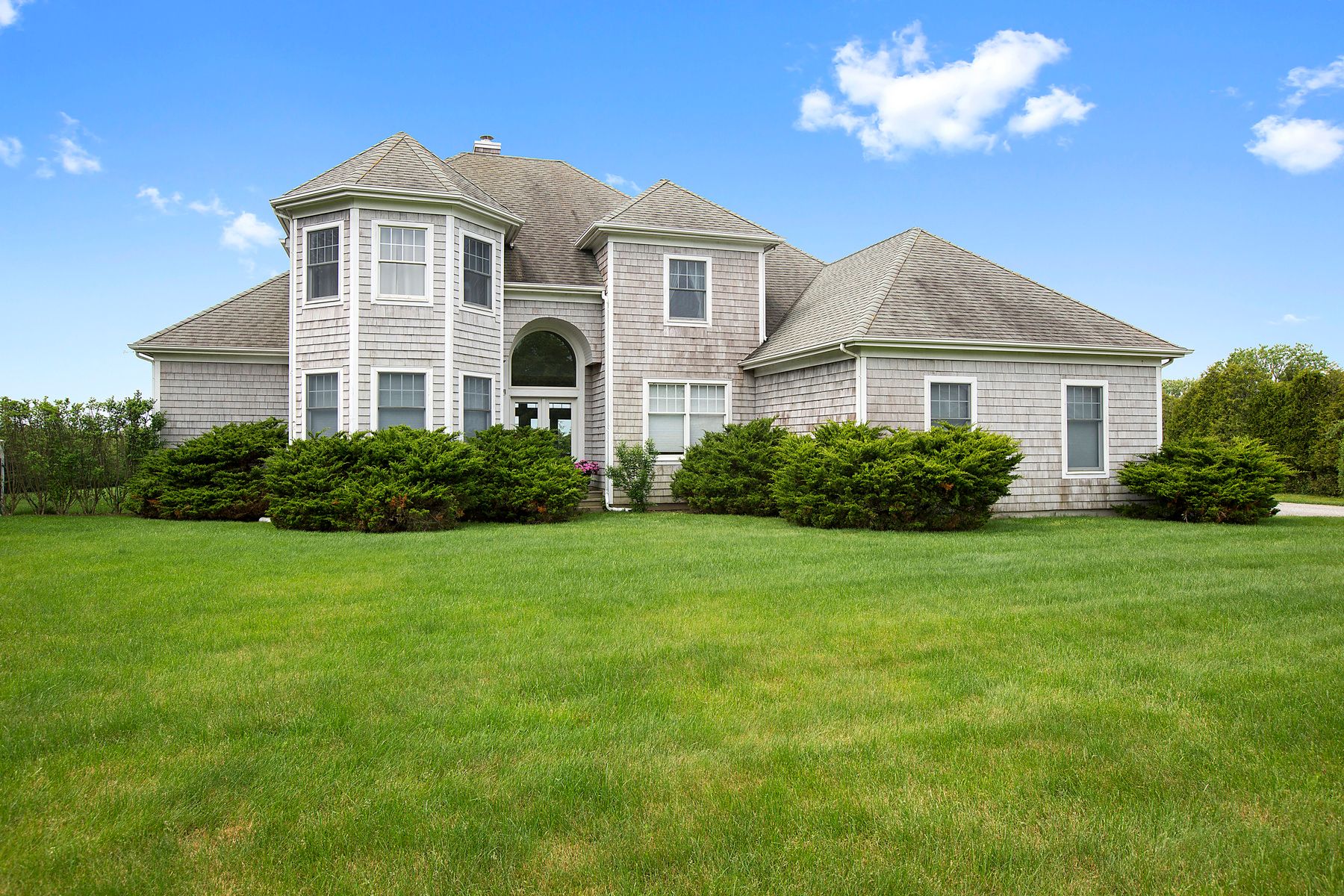 19 Fairbanks Court Water Mill, NY 11976 - Photo 2 of 8