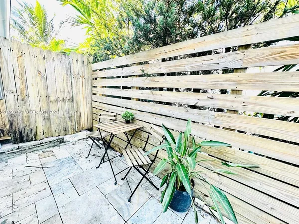 $1,395 | 1004 North 16th Avenue, Unit 1, Hollywood, FL 33020