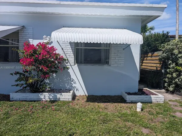 $1,395 | 1004 North 16th Avenue, Unit 1, Hollywood, FL 33020