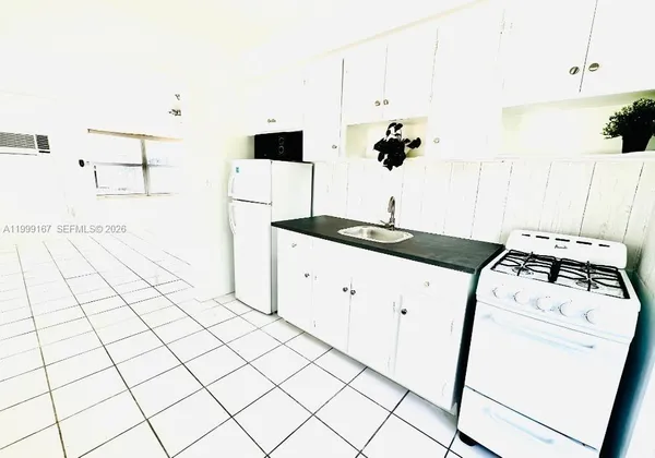 $1,395 | 1004 North 16th Avenue, Unit 1, Hollywood, FL 33020