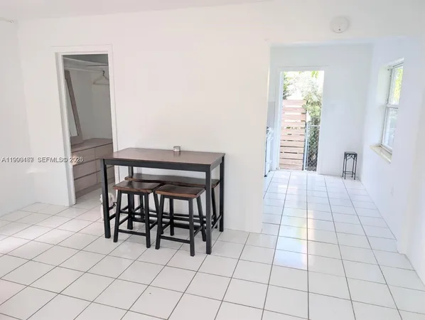 $1,395 | 1004 North 16th Avenue, Unit 1, Hollywood, FL 33020