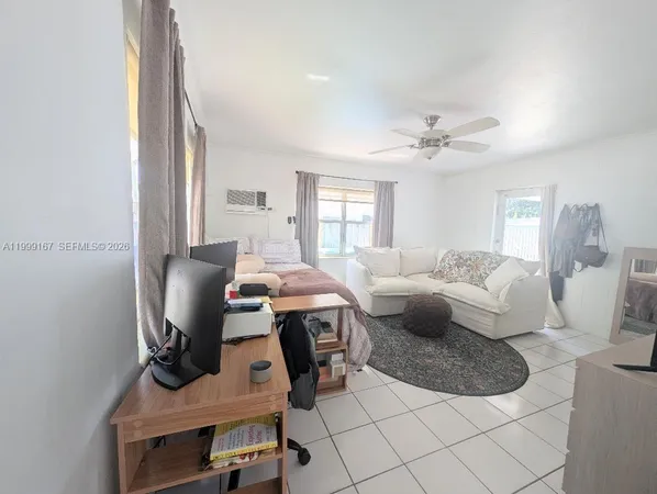 $1,395 | 1004 North 16th Avenue, Unit 1, Hollywood, FL 33020