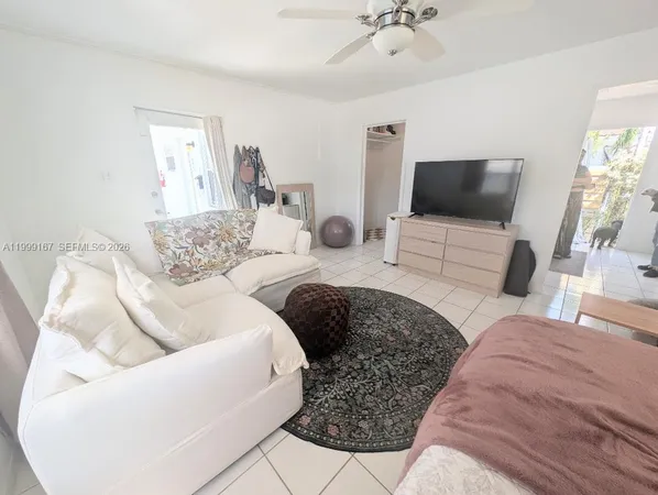 $1,395 | 1004 North 16th Avenue, Unit 1, Hollywood, FL 33020
