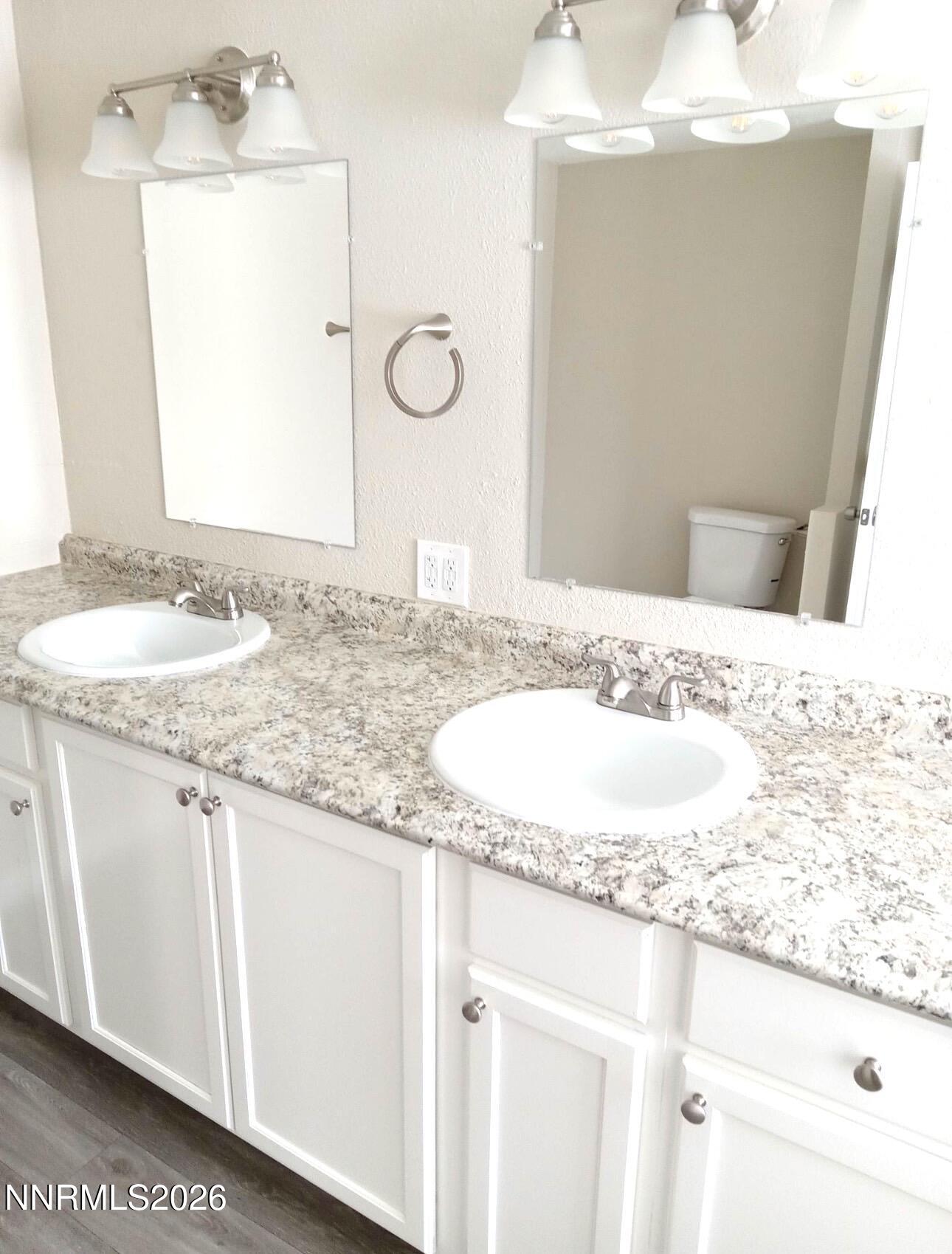 4075 Bobolink Circle Reno, NV 89508 - Photo 15 of 30 Primary Bath