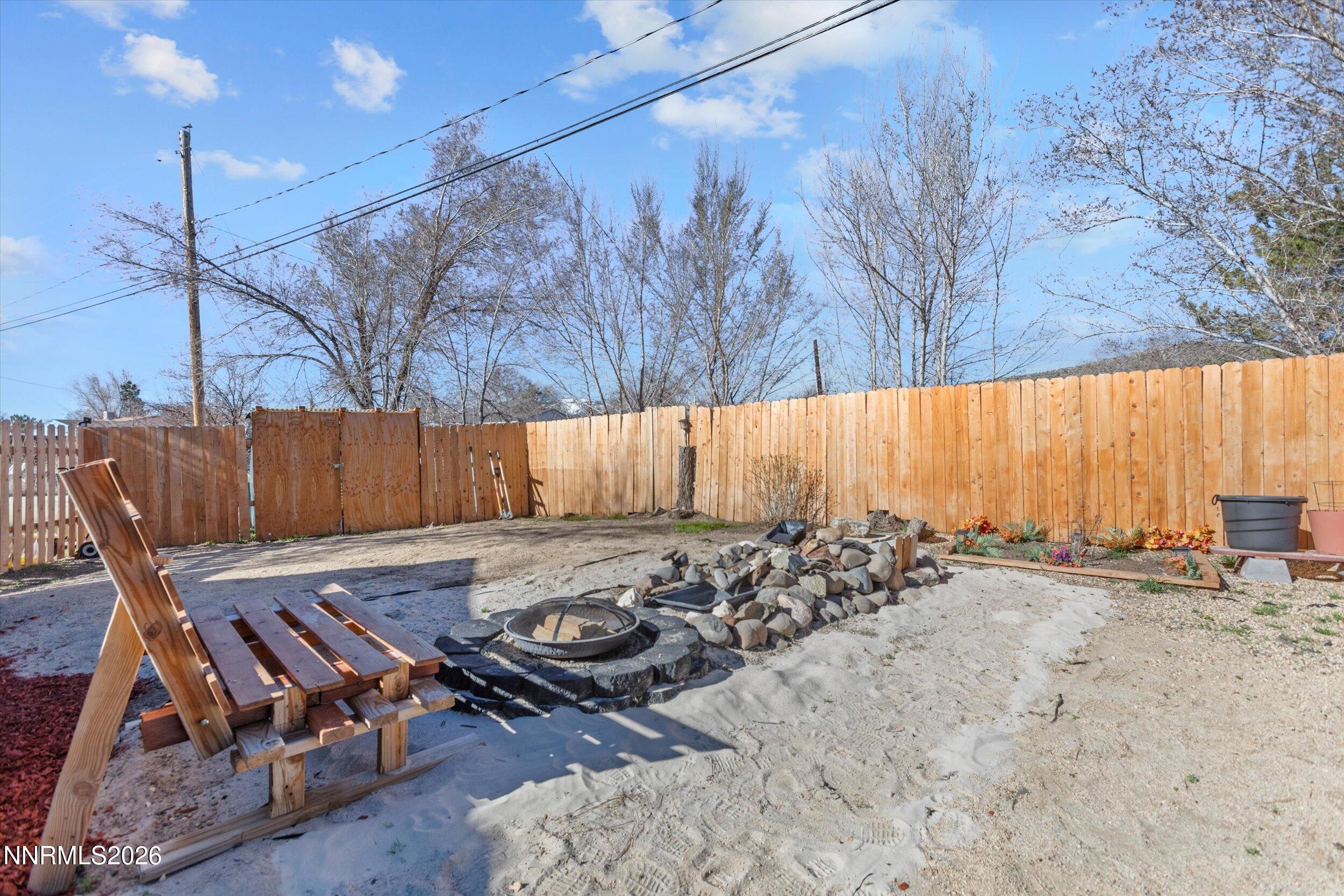 4075 Bobolink Circle Reno, NV 89508 - Photo 23 of 30 Back yard