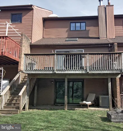 a view of a house with backyard and porch