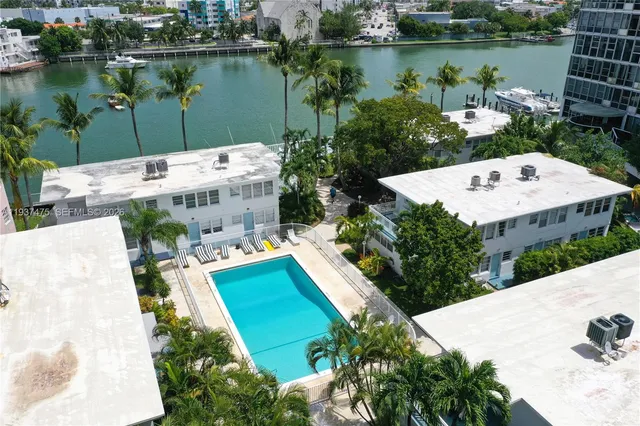 $2,300 | 6865 Bay Drive, Unit 22, Miami Beach, FL 33141