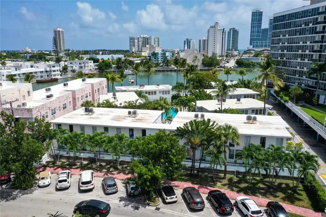 $2,300 | 6865 Bay Drive, Unit 22, Miami Beach, FL 33141